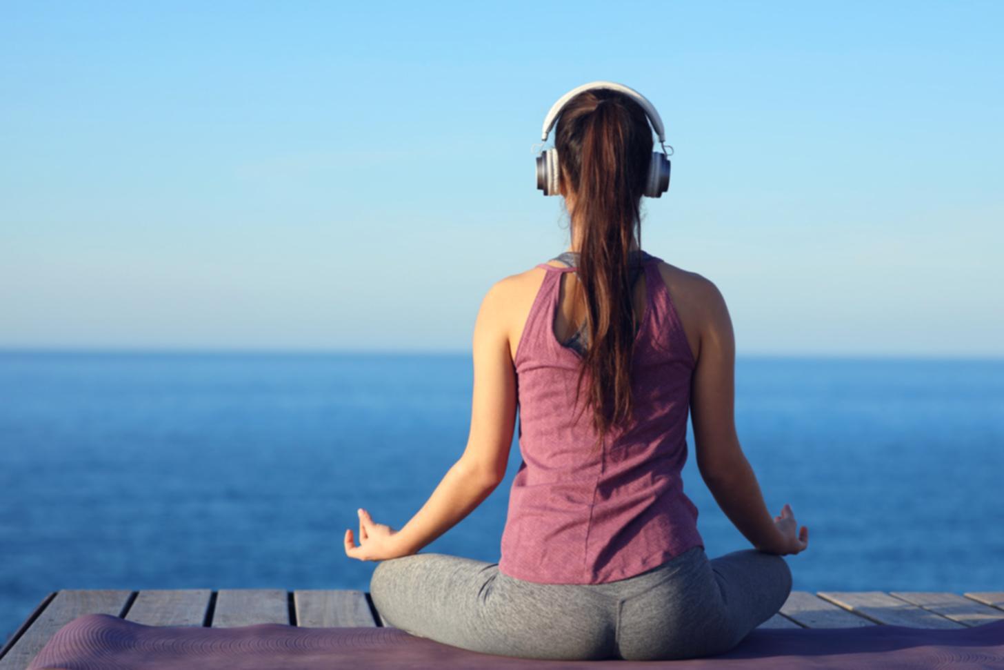 Практика парної йоги в студії